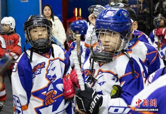 kaiyun sports-第二届黄河流域九省（区）冰球邀请赛开赛|杨迪|中新社|宁夏|青海|山西_新浪体育_新浪新闻