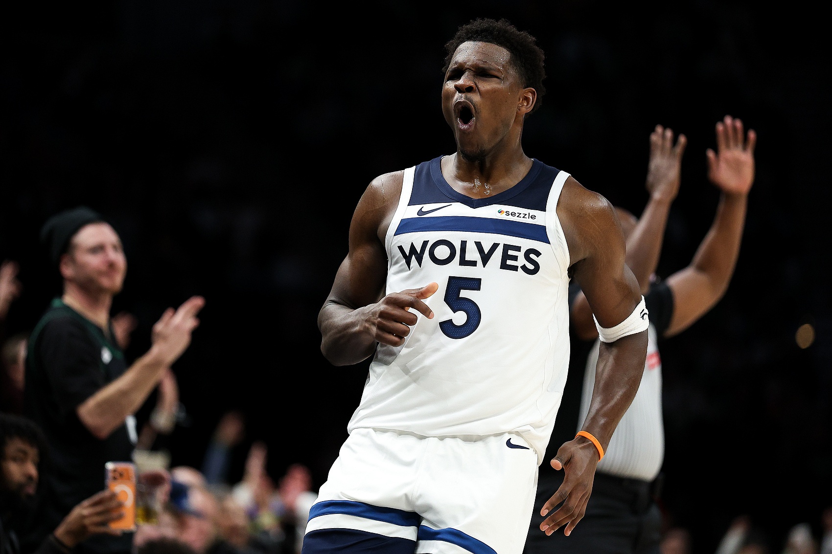 开云官方直播-年度关键先生锁定？爱德华兹本赛季关键时刻投篮41中29